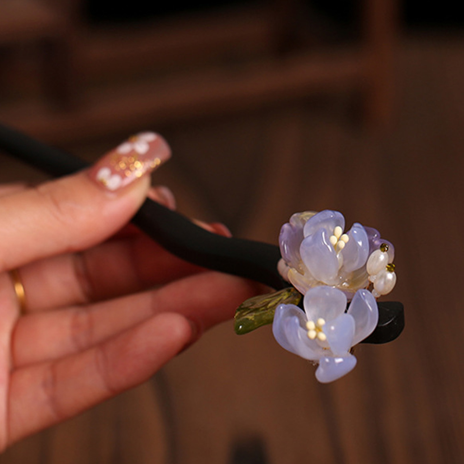 Old Fashioned Glass - Vintage Wooden Flower Hairpin For Women